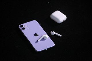 苹果iPhoneSE35G渲染图曝光 或将配备更大容量电池
